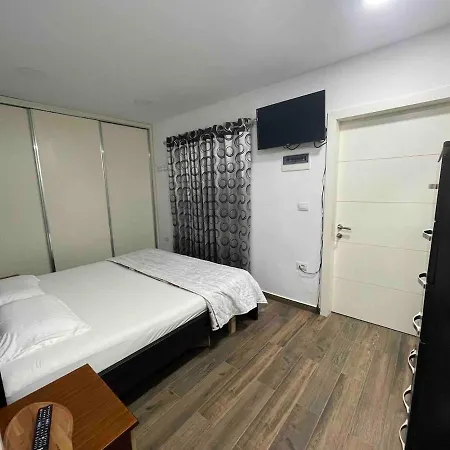 Mdrasa بيت للعطل Gjirokastër